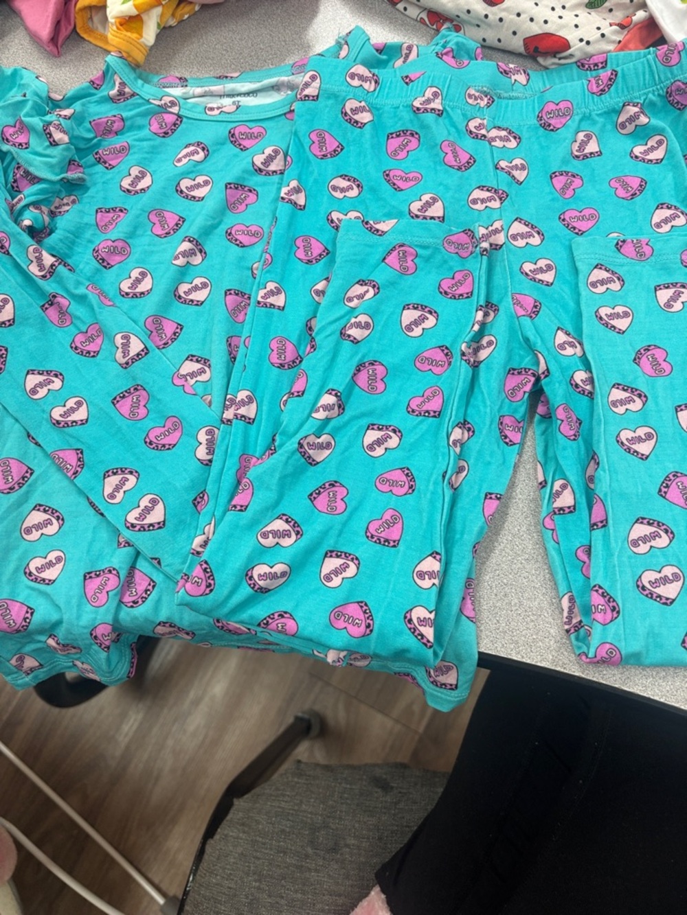 Girls' Turquoise Heart-Print Pajama Set - Kids